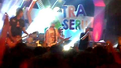 Live konser pas band permata yang hilang