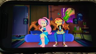 Equestria Girls Fluttershy And Sunset Shimmer Playing Squirrel Video Game 🎮 🐿️