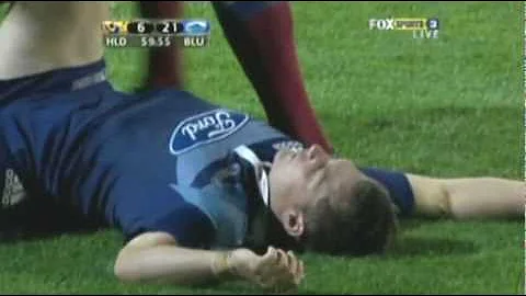 Jimmy Cowan knocks out Jimmy Gopperth