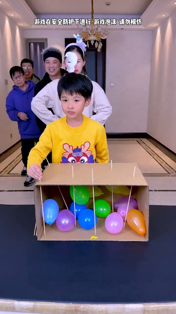 The Balloon-Tying Challenge Is So Exciting, I’Ll Save It For Later#Christmas #Funnyfamily#Partygames