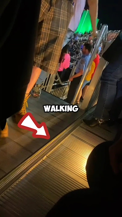 'This Optical Illusion Fooled an Entire Concert Crowd!😱.