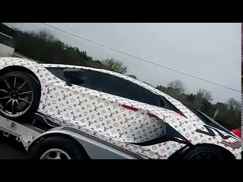 Supreme Lv Car Wrap For Sale Saint Petersburg | Supreme and Everybody