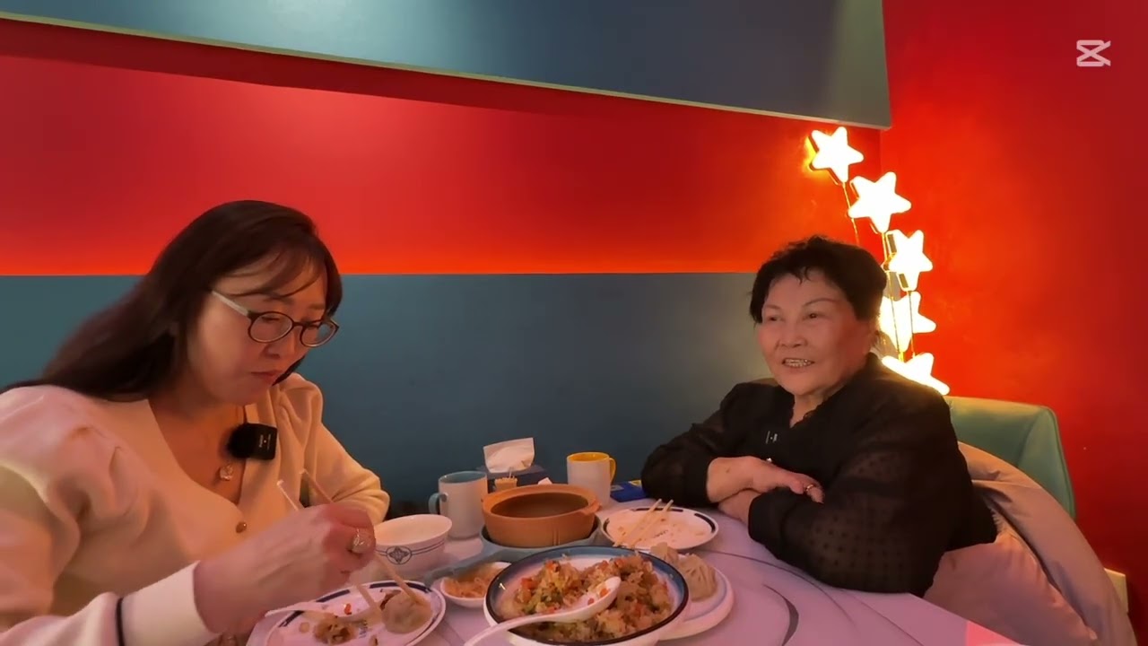 Хөх хотод  монгол хоолны газраар орлоо