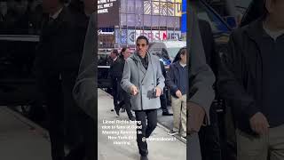 Lionel Richie Being Nice To Fans At Good Morning America In New York This Morning lionelrichie nyc