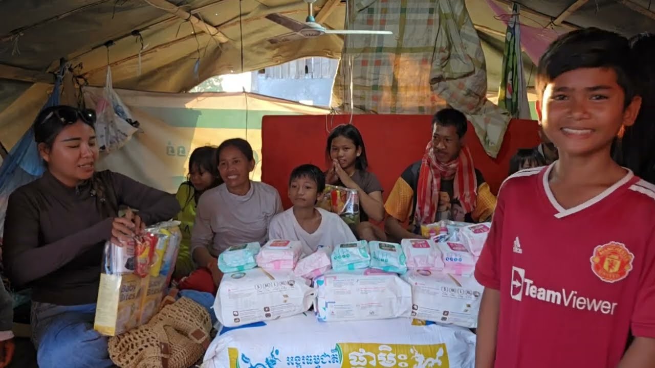 400.អំណោយបងស្រី ពៅ និងបងស្រី ជឹម សែន Life in the Cambodian Countryside.