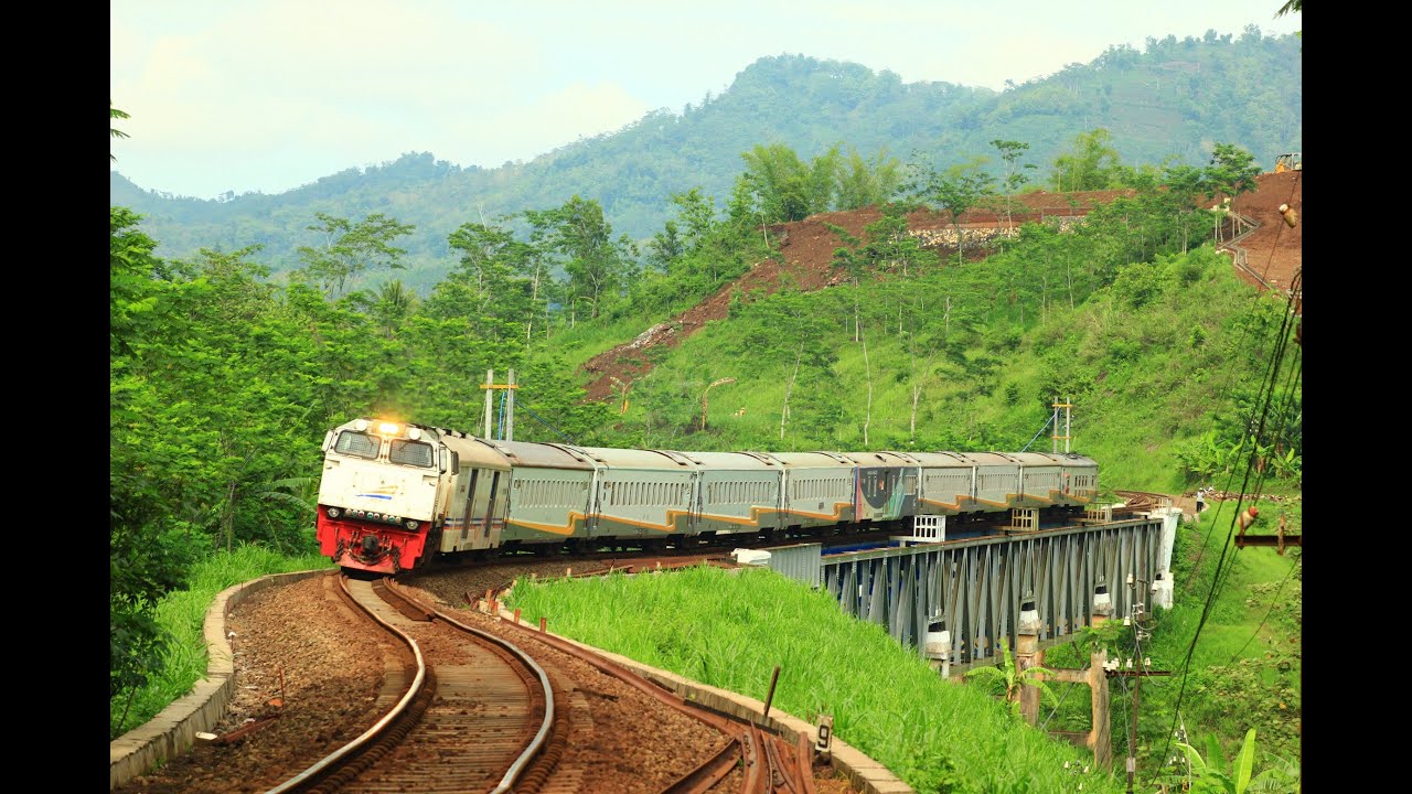 Indahnya Kereta Api Diatas Jembatan Lahor Youtube Gambar Lewat