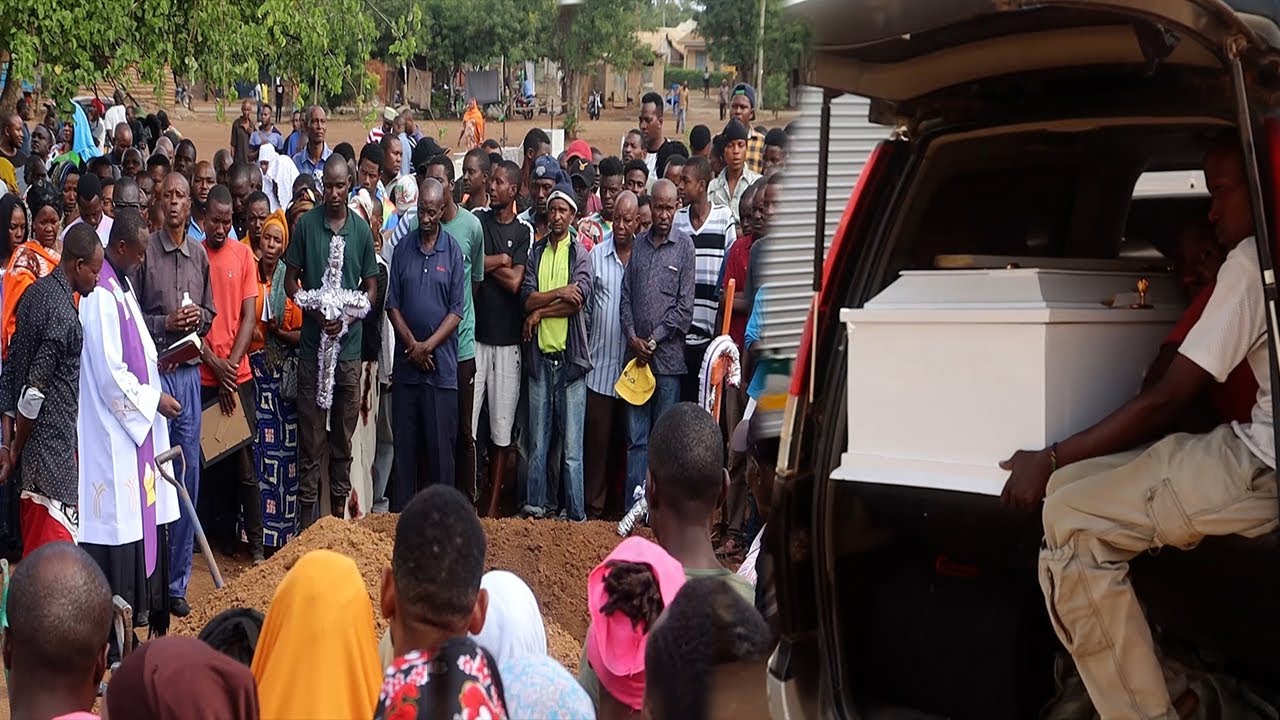 MAMA ADAIWA KUFANYA MAPENZI NA MWANAE MOSHI, MAAJABU YATOKEA, 