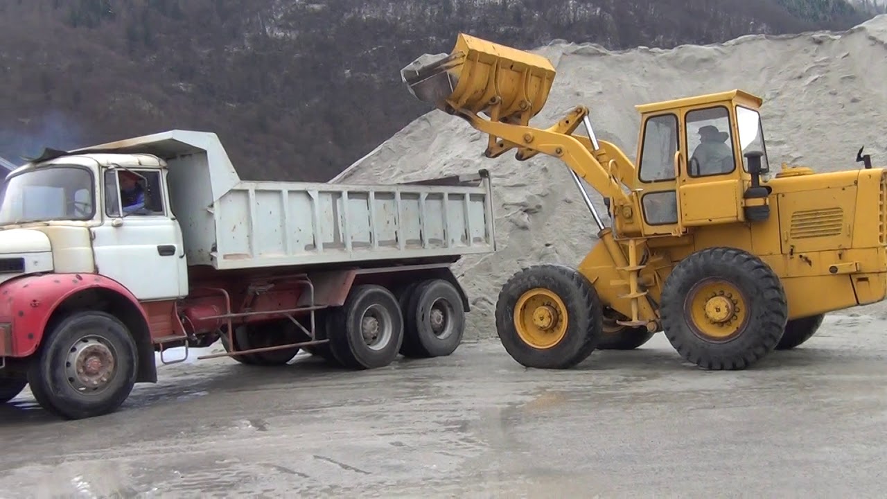 Chargeuse Hough H50 et Berliet GBH280