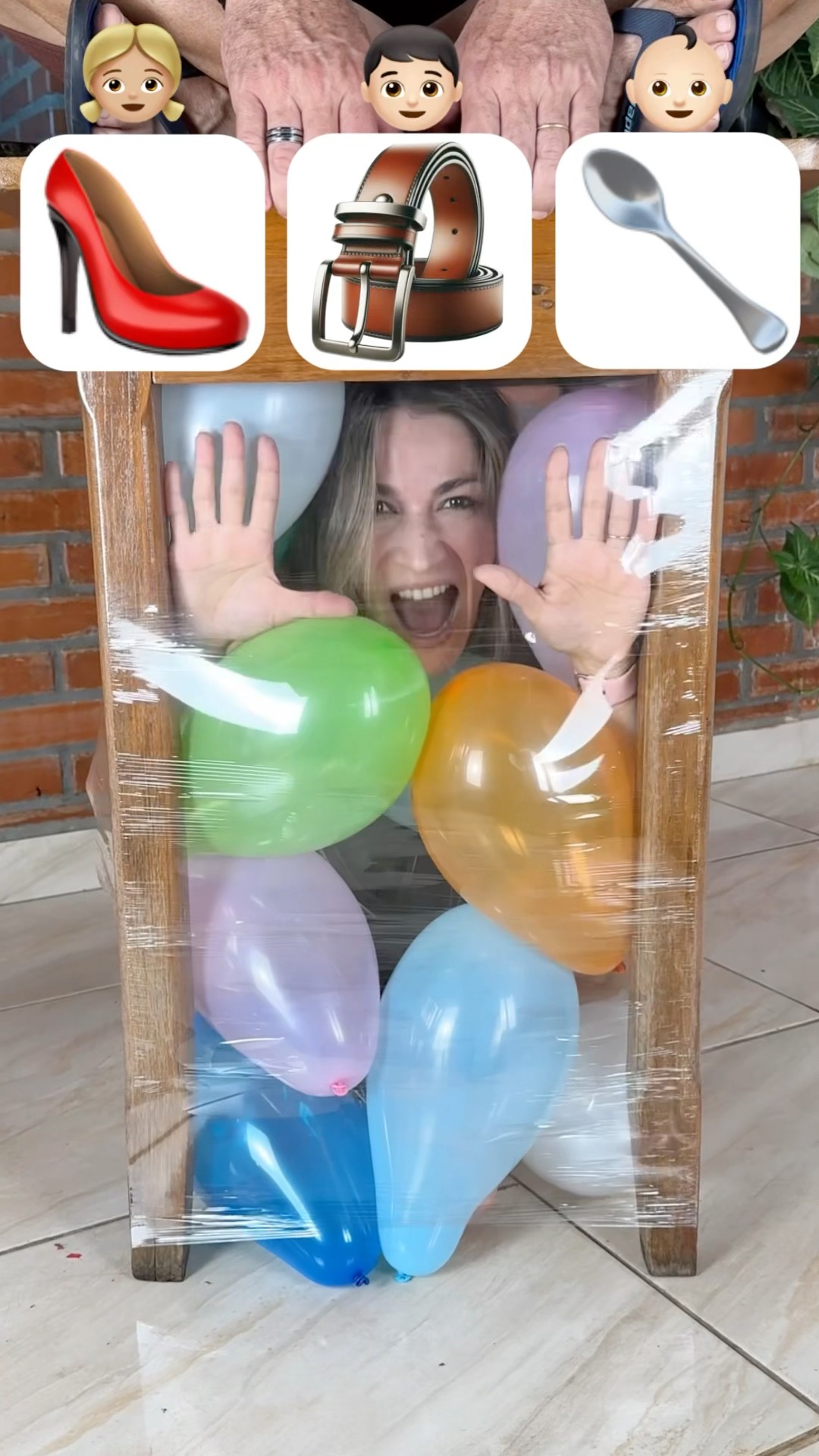 Quem vai escapar sem estourar balão?!? #shorts #challenge