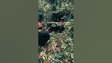 EVAKUASI TRUK TERJUN KE JURANG #truck #trukoleng #trukpasir #derek 4x4 #4wd