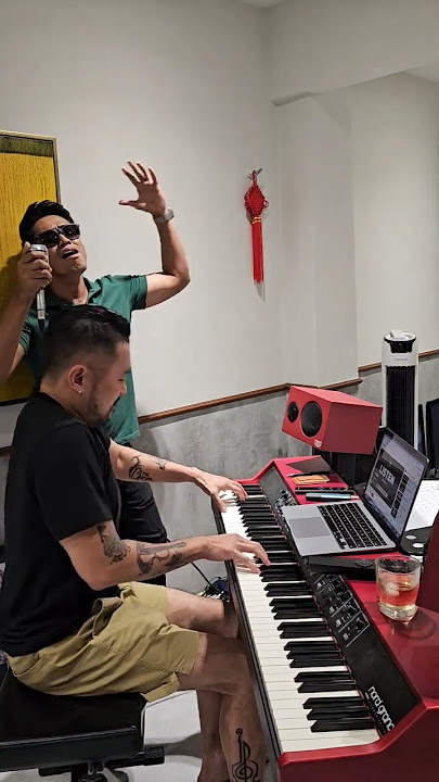 Listen by Dennis Lau X Khai Bahar (Live Spontaneous Music Jam)
