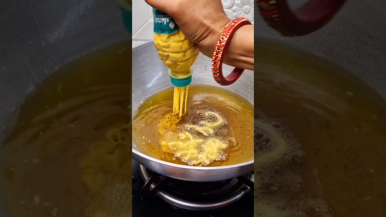 Aloo Bhujiya namkeen 😋l आलू भुजिया नमकीन l Namkin l #namkin #shortsfeed #shorts #bhujiya #snacks