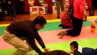 2012.03.04 豆沙包的第一場爬行比賽@桃園統領百貨