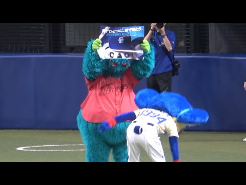 ドアラなりきりポスターでドアラになりきるスラィリー（笑） (2023/07/08)