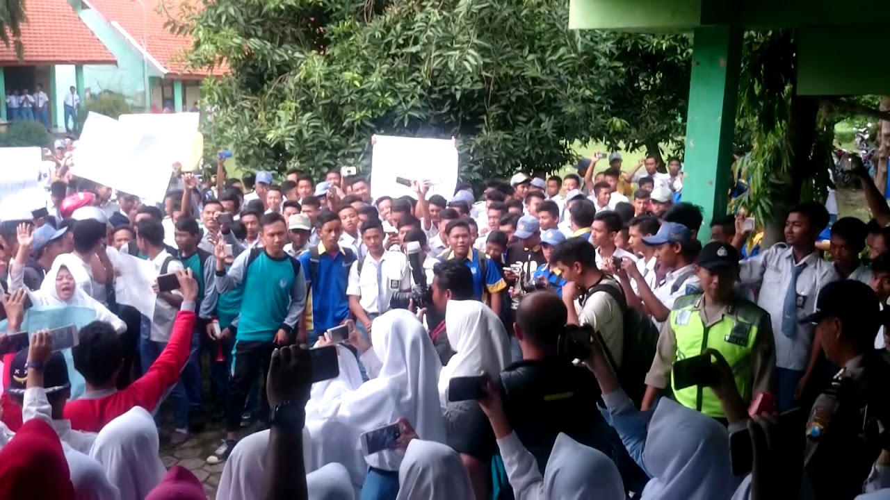 Demo Ratusan Siswa Smkn 1 jatirejo