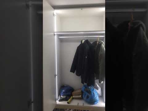 Видео: Унтлагын өрөөний цагаан шкаф (52 зураг): толин тусгал, гялгар, сонгодог дүүжин хувцасны шүүгээ