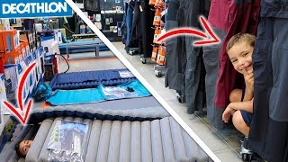 Cachecache Dans Un Magasin De Sport 