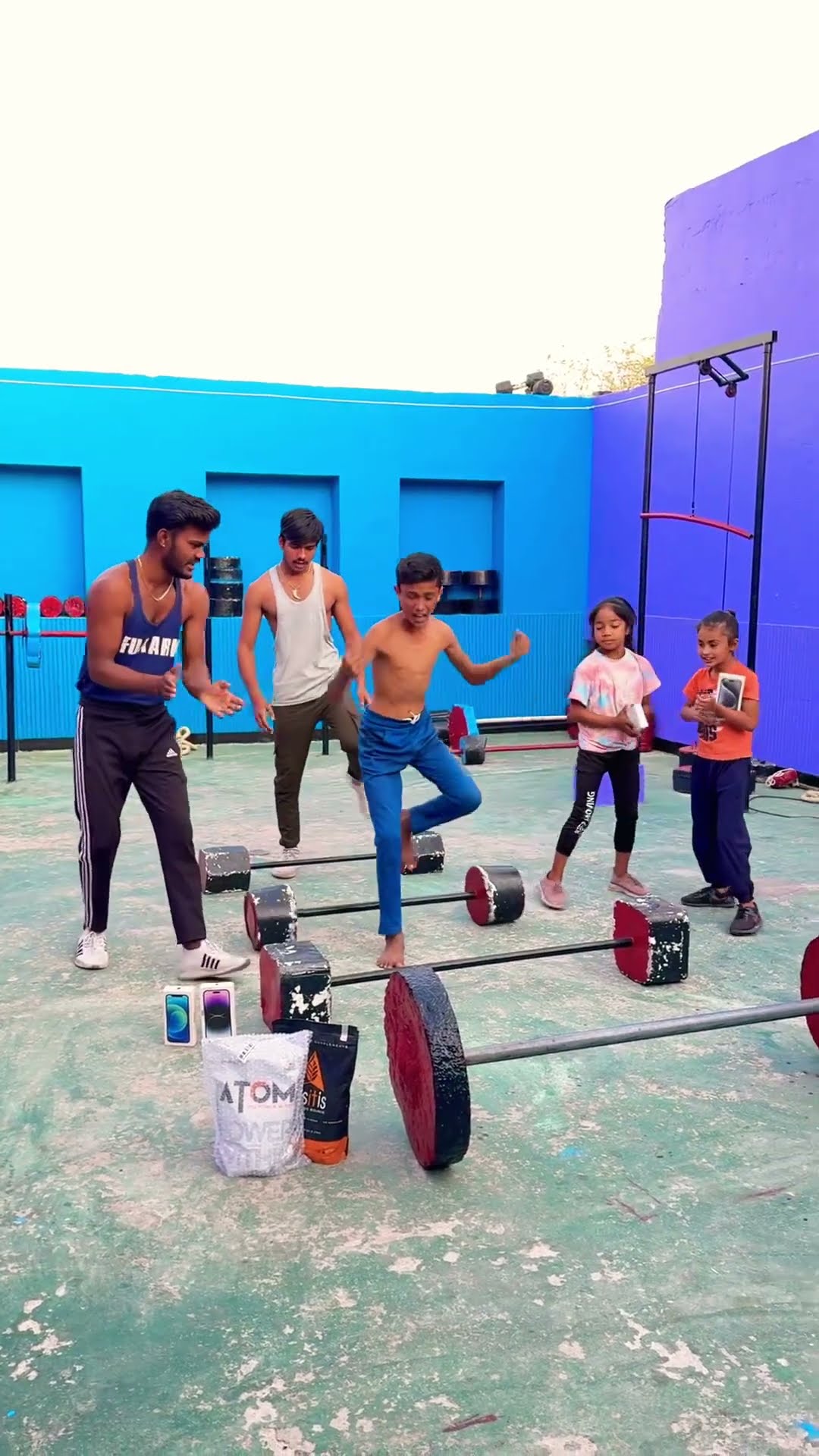 Itne sare gift ??? #shortvideo #funny