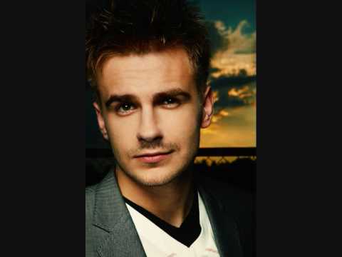 Marcin Mrozinski "Never felt like this"