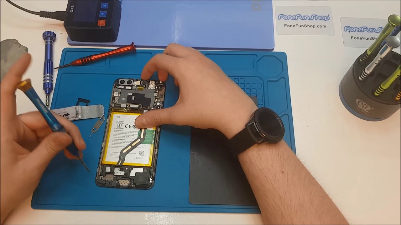 How To Disassemble A OnePlus 5 - YouTube