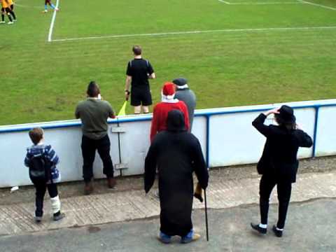 gloucester-fans-mimic-linesmen-@-colwyn-bay