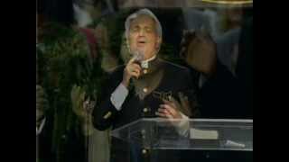 Benny Hinn sings \