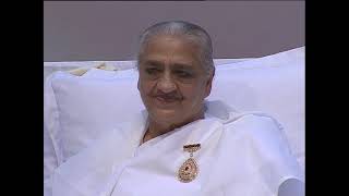 दृष्टि द्वारा वरदान देते हुए अव्यक्त बापदादा - 31/12/2006 Revised on 31/12/2025