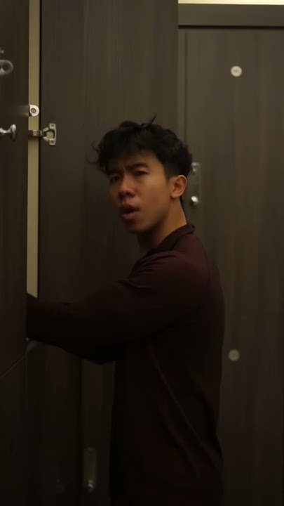  Gym locker rooms be like - YouTube