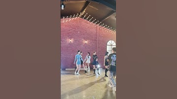 Thumbnail of 학교 과제로 만든 걸그룹 뮤비 현장 #shorts