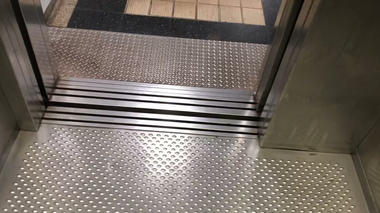 Schrägaufzug Hütter im U Bahn Messenhallen Hamburg