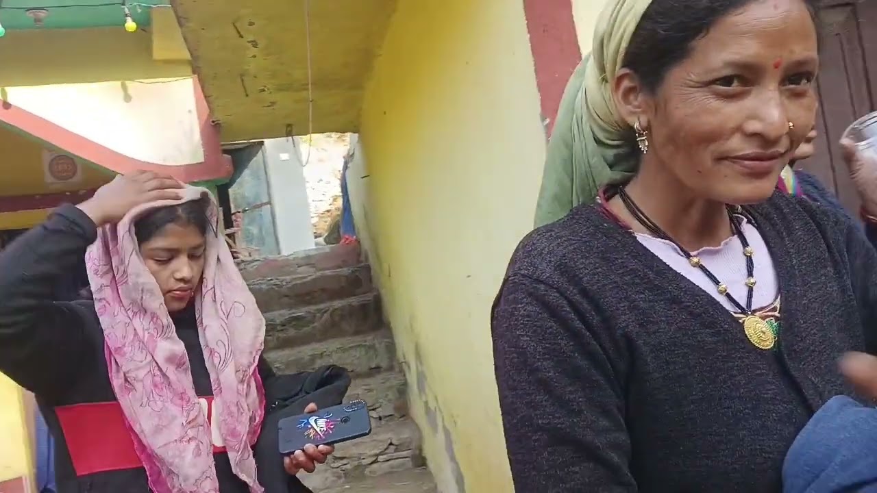 जेठानी जी ने दिया 🙏 आज सबको धन्यवाद कंकड़ लाने पर  🙂#पहाड़ी लाइफस्टाइल#