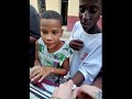 DANDO REGALOS A NIÑOS CUBANOS