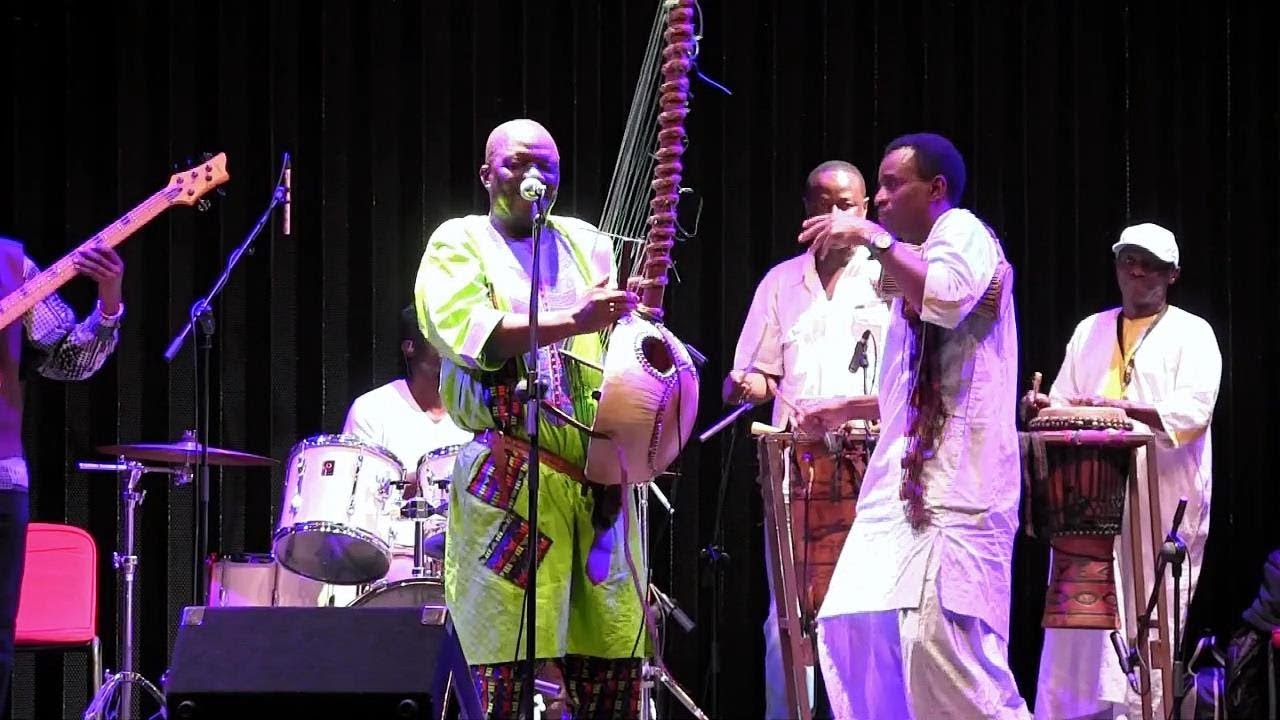 DIALIBA KOUYATE EN CONCERT A ZARAGOZA - ESPAGNE 2017 REALISATION YAMAR MANE