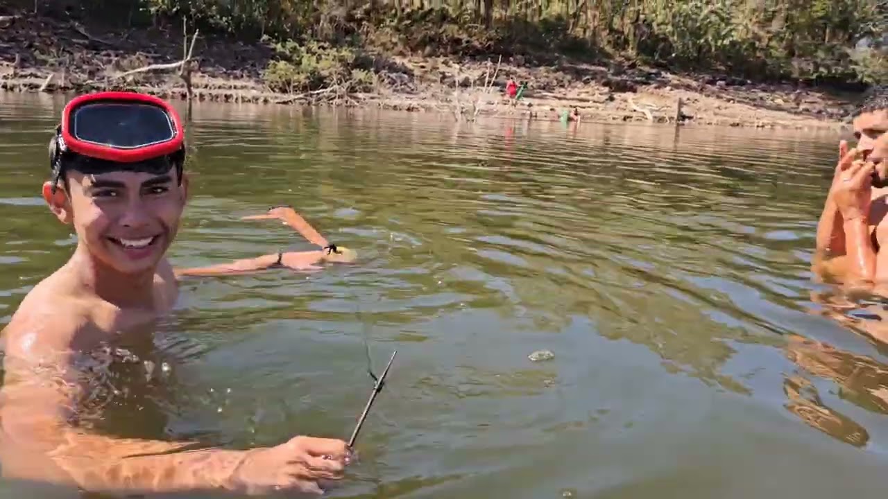 Pescando en un rio precioso y encontramos la casa de los robalos