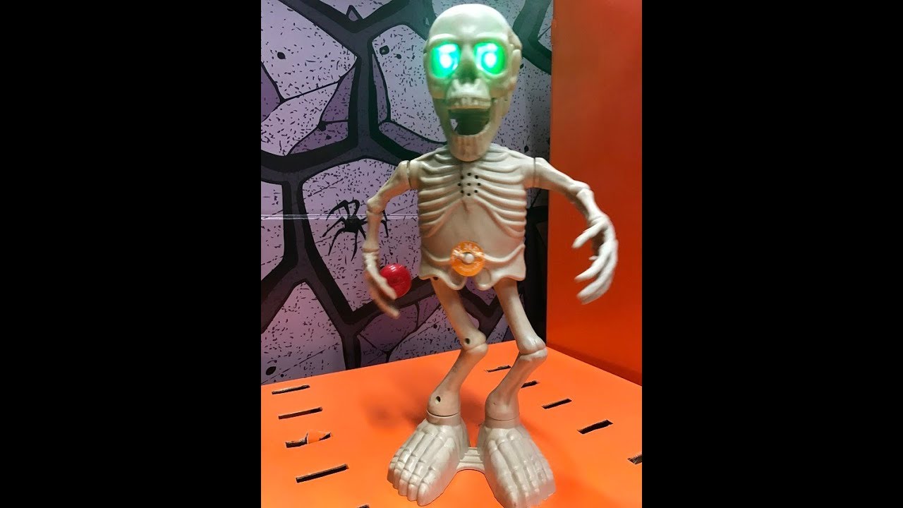 Funny Dancing Skeleton at Home Depot 2017! - YouTube
