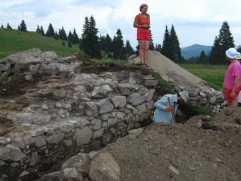 Video: Arheologi So Na Jugu Anglije Našli Kompleks, Starejši Od Stonehengea - Alternativni Pogled