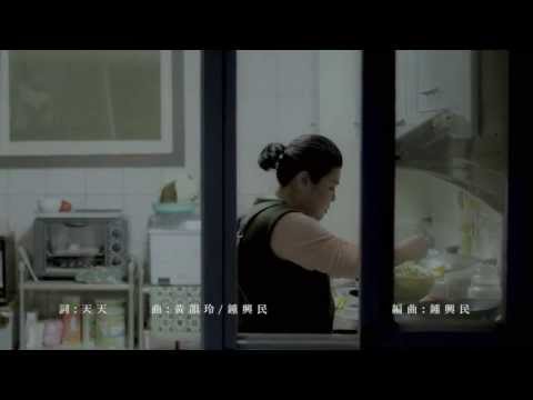在 YouTube 上观看 果核音樂@林俊逸【禮物The Presents】─月光河MV官方完整版