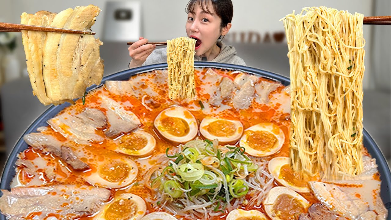 오늘은 라면 말고 라멘 먹는 날~! 차슈랑 계란 듬뿍 추가한 매운 돈코츠 라멘 먹방!🍜 Spicy Tonkotsu Ramen Mukbang
