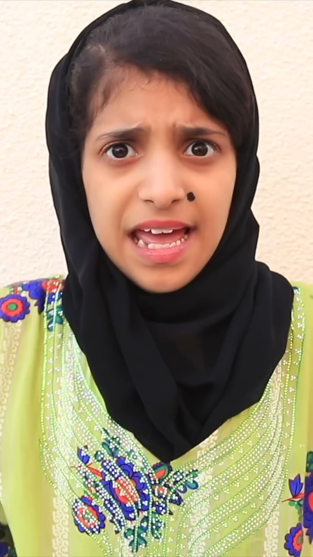 كشف بايعه البقاله تسر ق ذهب من البنات !!! ? شفا