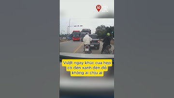 Vượt ngay khúc cua hẹp có đèn tín hiệu giao thông, không ai chịu ai