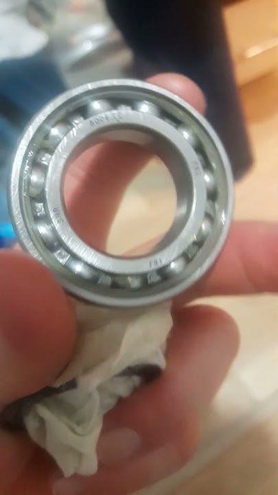вскрываю новый подшипник SNR 6006 EE на обойме надпись.На Сальниках ...