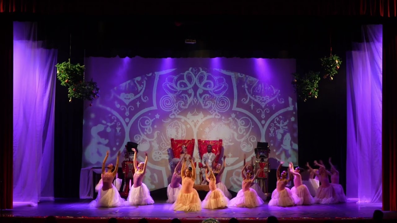 Quando as flores dançam 🌸✨ | Valsa das Flores | Malulu no Studio Art e Dança