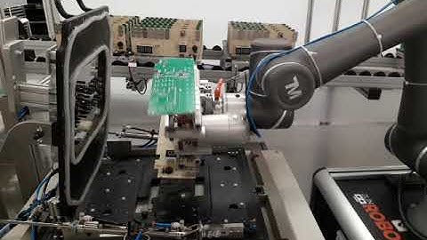 TM5-900 cobot PCB FCT testing nad label application - detail