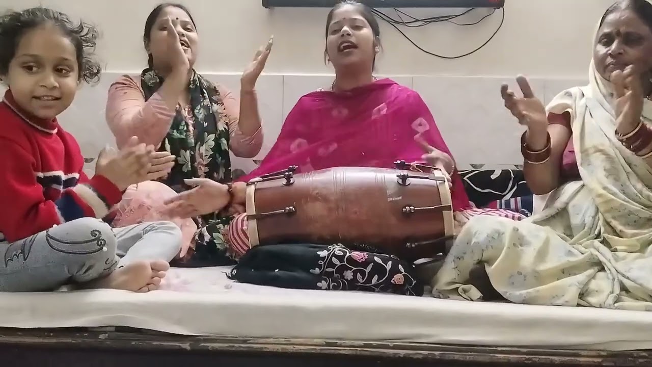 Maiya ye Bata baithi Hai kyon pahadon mein😊👏🏻🙏🏻#matarani #bhajan# geet#lokgeet #kirtan 