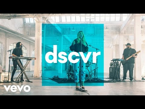 Julia Michaels - Issues