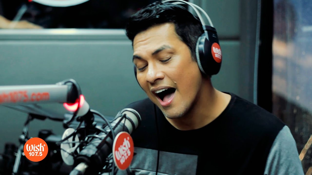 ⁣Gary Valenciano performs