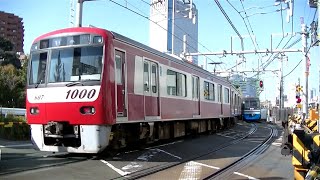 京急1000形1607F普通品川行き&千葉ニュータウン鉄道9100形9128F特急羽田空港行き 八ツ山橋踏切にて