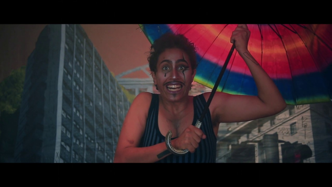 Čao Laru - Teu Dólar Não Vale Mais (feat. Ju Strassacapa) - Clipe Oficial