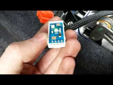 Кнопка ЦЗ Skoda Fabia 2 - дефект подсветки