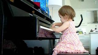 Mia Piano.AVI